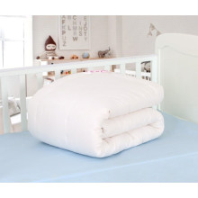 Hohe Qualität Weiße Farbe Dick Polyester Hohlfaser Füllung Hotel Quilt Großhandel